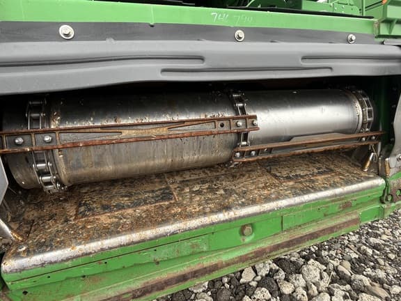 Image of John Deere S670 equipment image 4