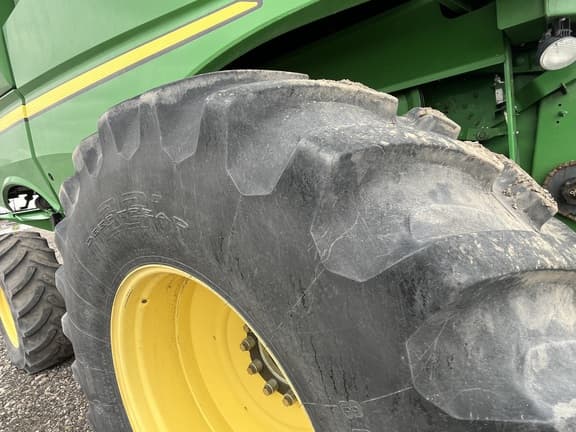 Image of John Deere S670 equipment image 3