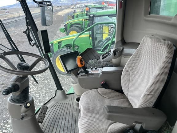 Image of John Deere S670 equipment image 2