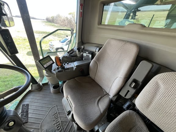 2012 John Deere S670 Equipment Image0