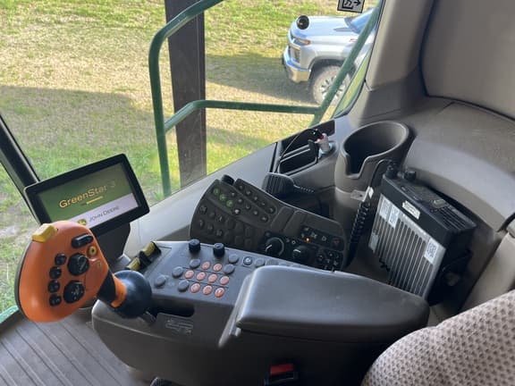 Image of John Deere S670 equipment image 2