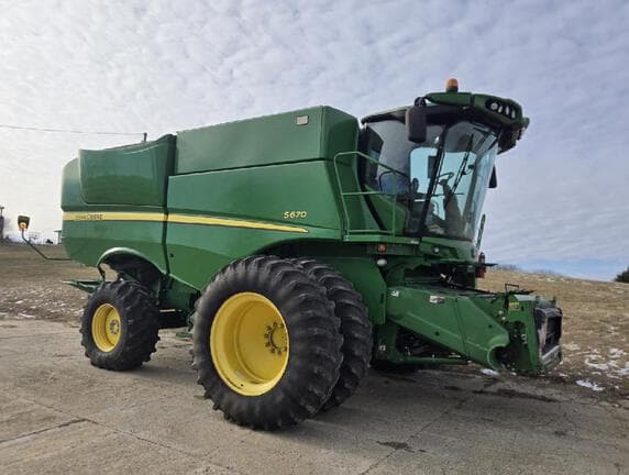 Image of John Deere S670 Image 1
