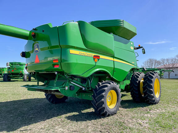 Image of John Deere S670 equipment image 4