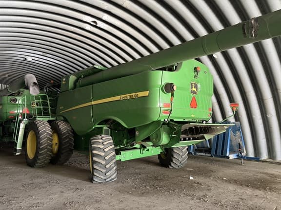 Image of John Deere S670 equipment image 1