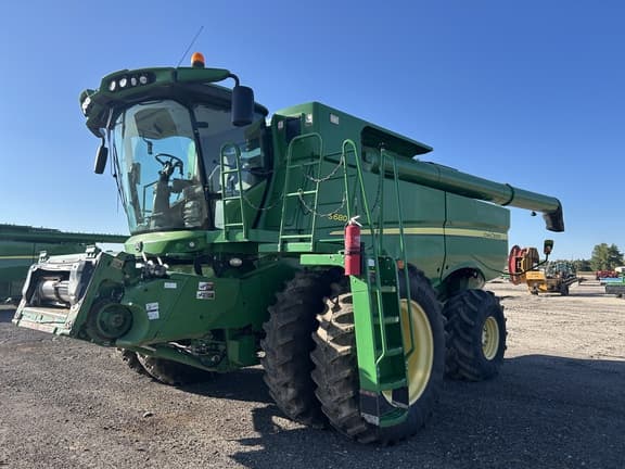 Image of John Deere S680 equipment image 1