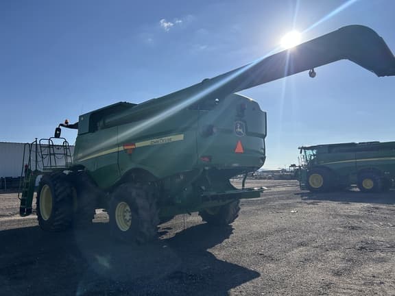 Image of John Deere S680 equipment image 2