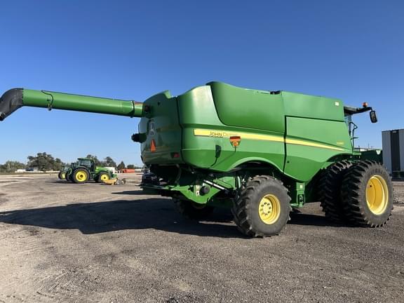 Image of John Deere S680 equipment image 4