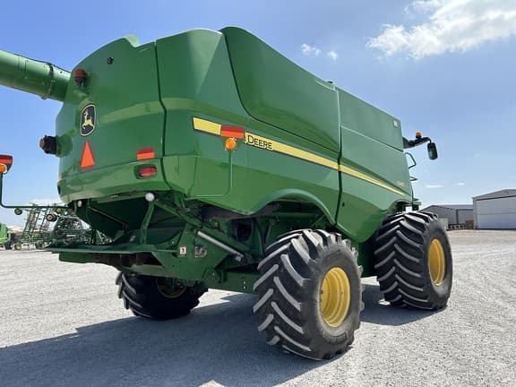 Image of John Deere S680 equipment image 4