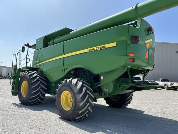Image of John Deere S680 equipment image 2