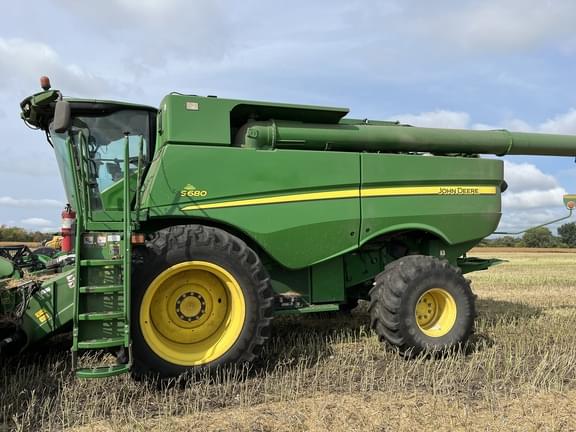 Image of John Deere S680 equipment image 1