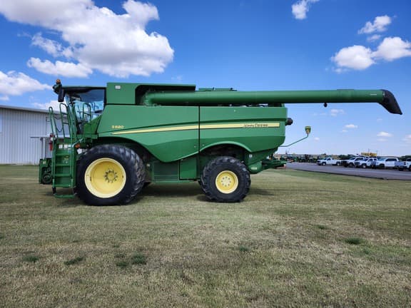 Image of John Deere S680 equipment image 1