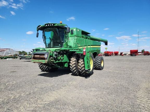 2012 John Deere S680 Equipment Image0