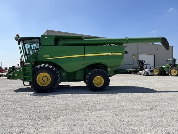 Image of John Deere S680 equipment image 1