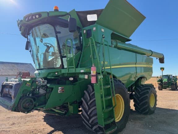 Image of John Deere S680 Primary image