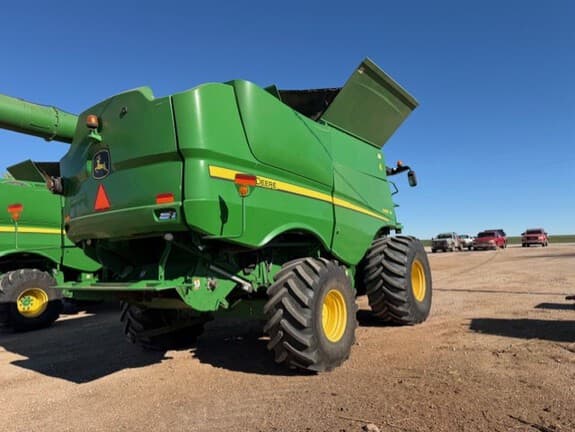 Image of John Deere S680 equipment image 2