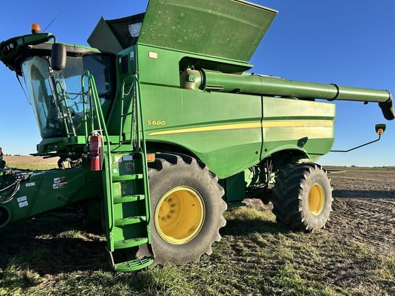 2012 John Deere S680 Equipment Image0