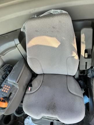 Image of John Deere S680 equipment image 4