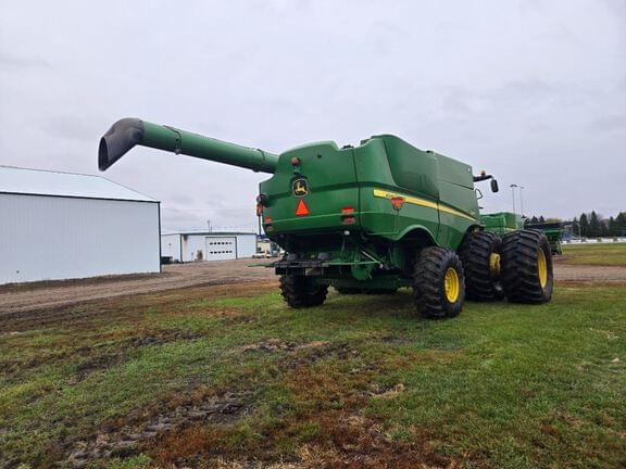 Image of John Deere S680 equipment image 4