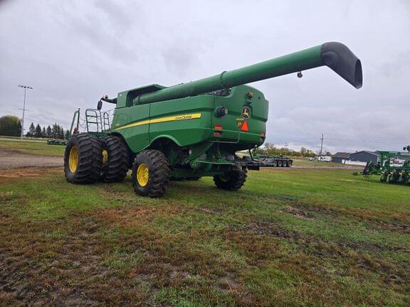 Image of John Deere S680 equipment image 2