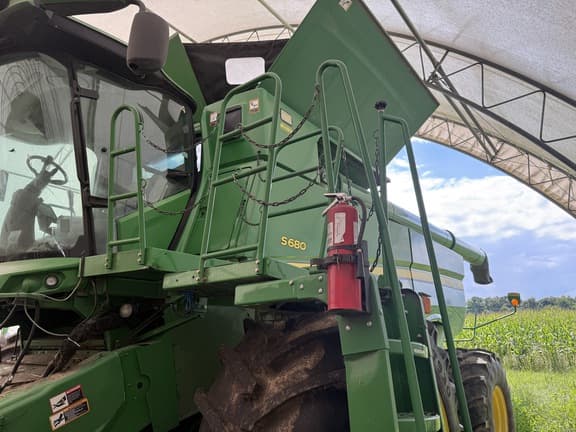 Image of John Deere S680 equipment image 4