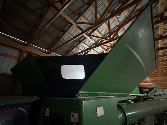 Image of John Deere S690 equipment image 1