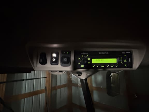 Image of John Deere S690 equipment image 4