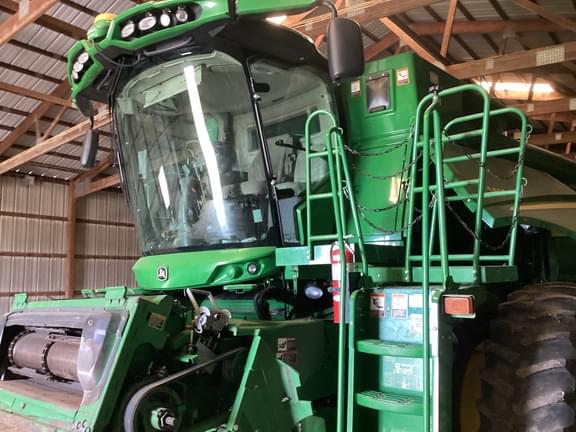 Image of John Deere S690 equipment image 1