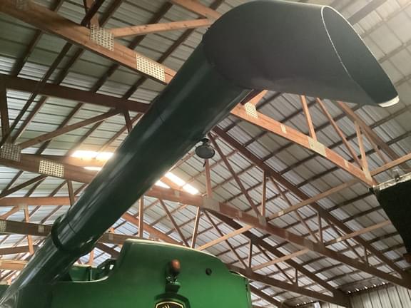 Image of John Deere S690 equipment image 4