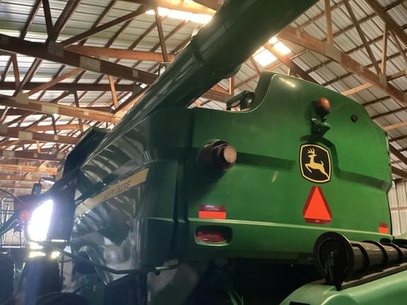 Image of John Deere S690 equipment image 2