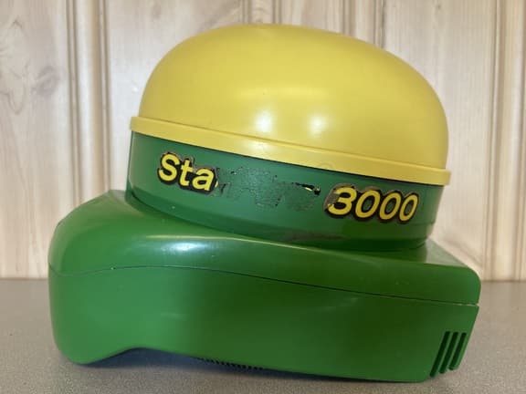 Image of John Deere StarFire 3000 Image 0