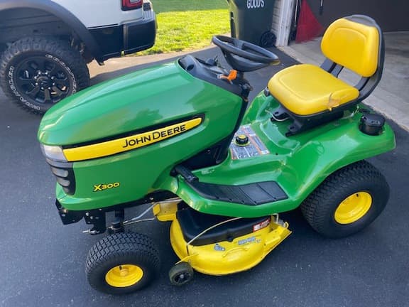 Image of John Deere X300 equipment image 1