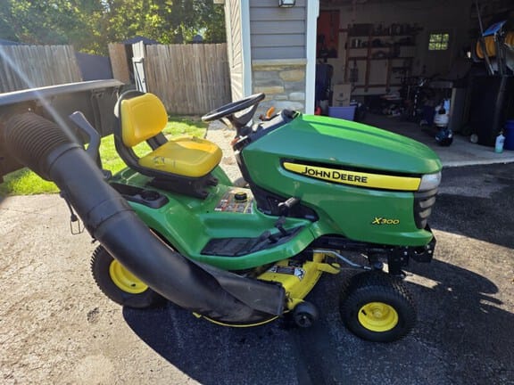 2012 John Deere X300 Equipment Image0