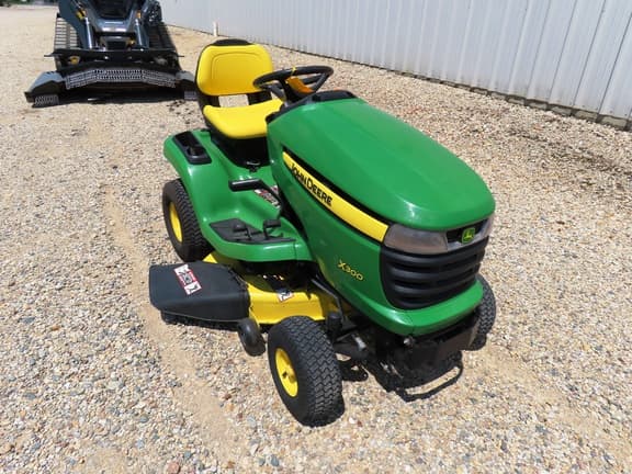 Image of John Deere X300 equipment image 3