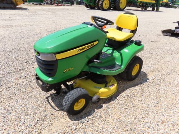 Image of John Deere X300 equipment image 4