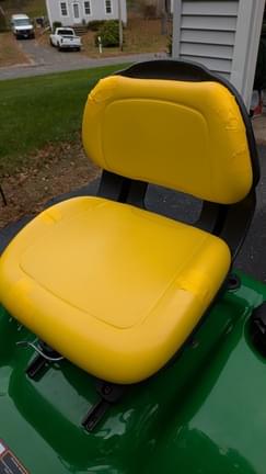 Image of John Deere X300 equipment image 4