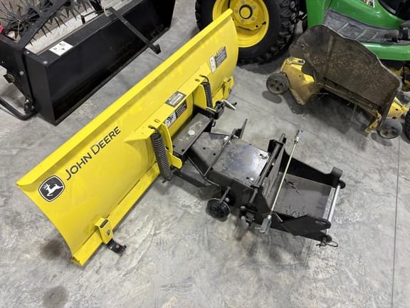 Image of John Deere X540 equipment image 3