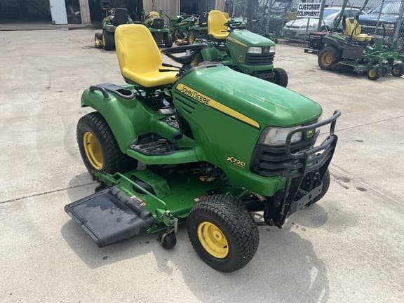 Image of John Deere X720 equipment image 3