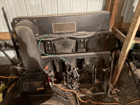 2012 John Deere X724 Equipment Image0