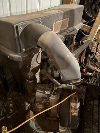 Image of John Deere X724 equipment image 1