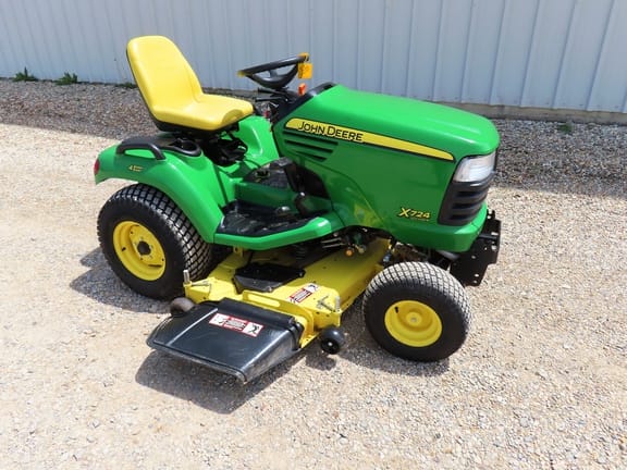 2012 John Deere X724 Equipment Image0