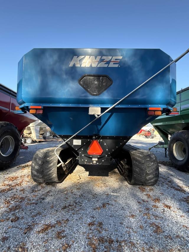 Image of Kinze 1100 equipment image 3