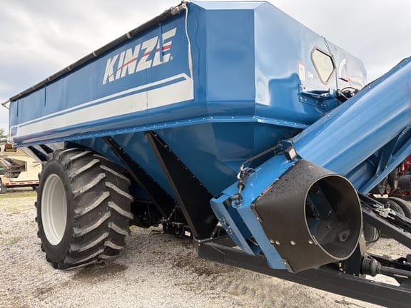 2012 Kinze 1300 Equipment Image0