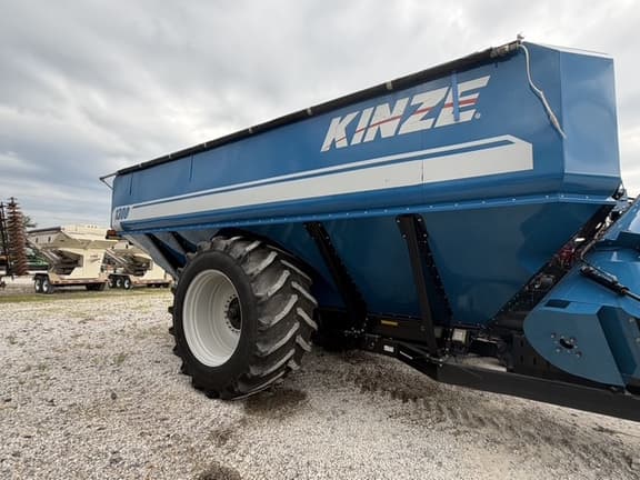 Image of Kinze 1300 equipment image 2