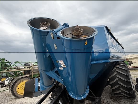 Image of Kinze 1300 equipment image 3