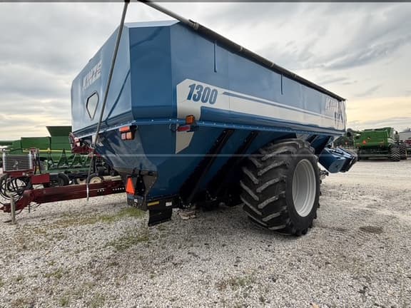 Image of Kinze 1300 equipment image 1
