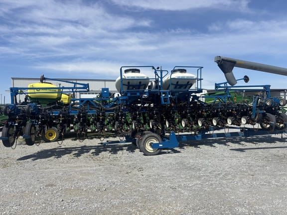 2012 Kinze 3600 Equipment Image0