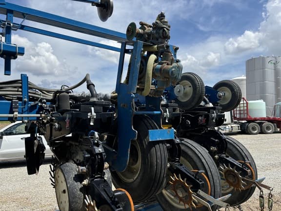 Image of Kinze 3600 equipment image 3