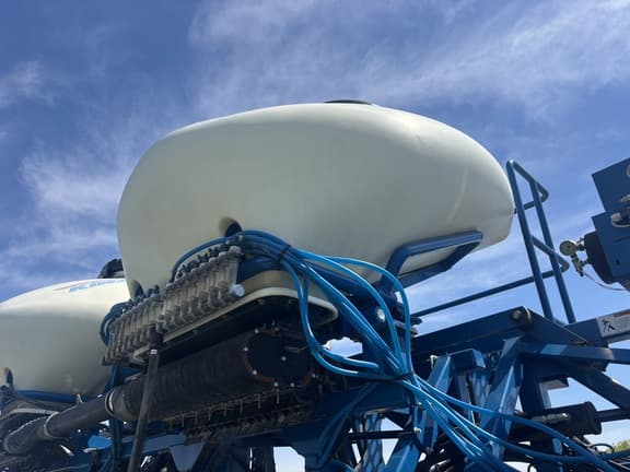 Image of Kinze 3600 equipment image 3