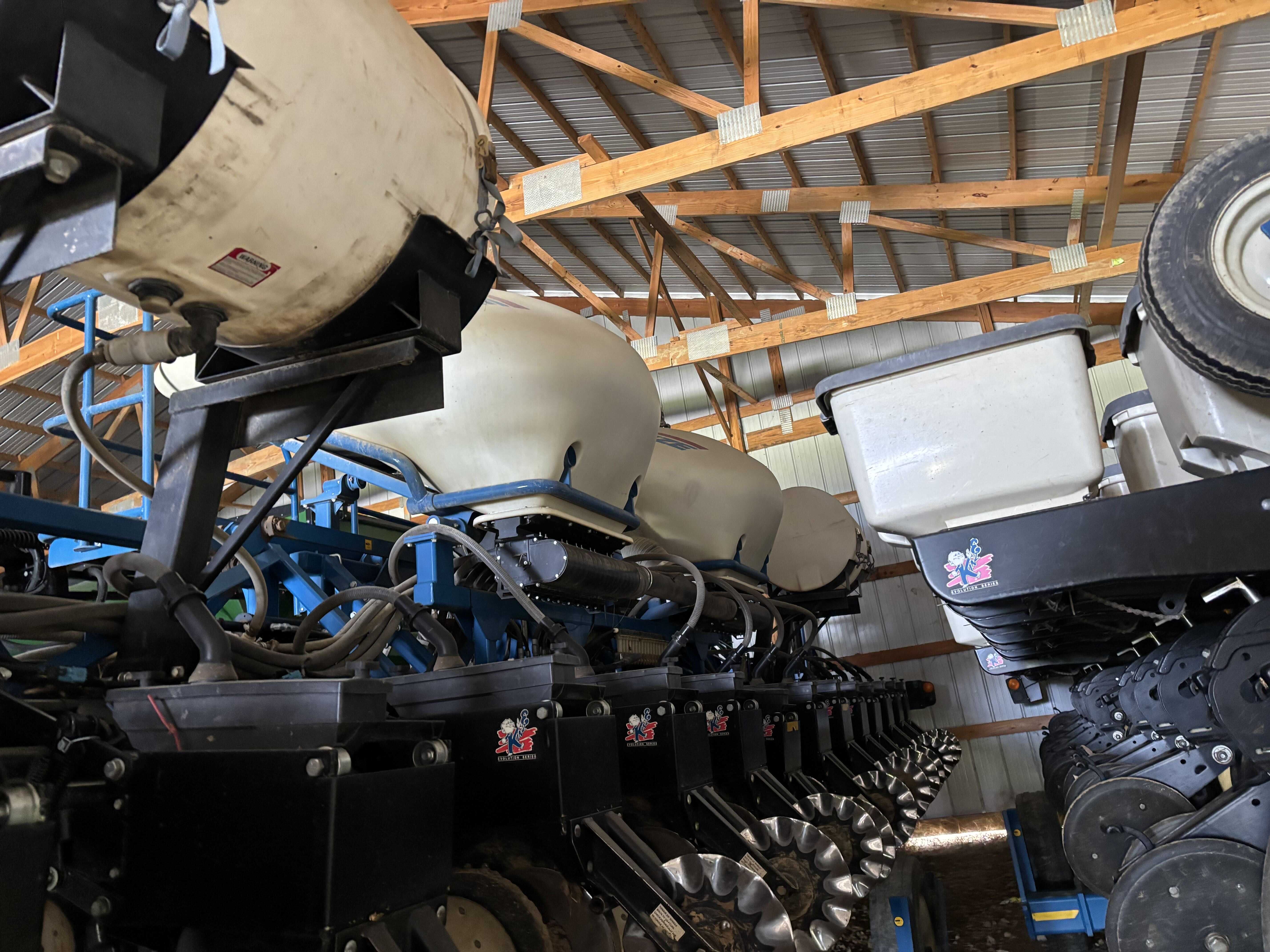 2012 Kinze 3600 Equipment Image0