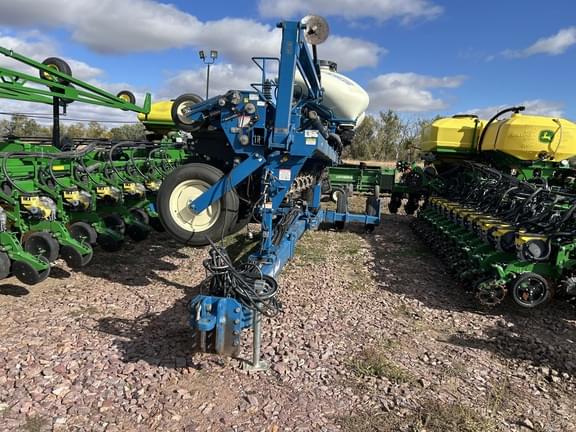 Image of Kinze 3600 equipment image 2